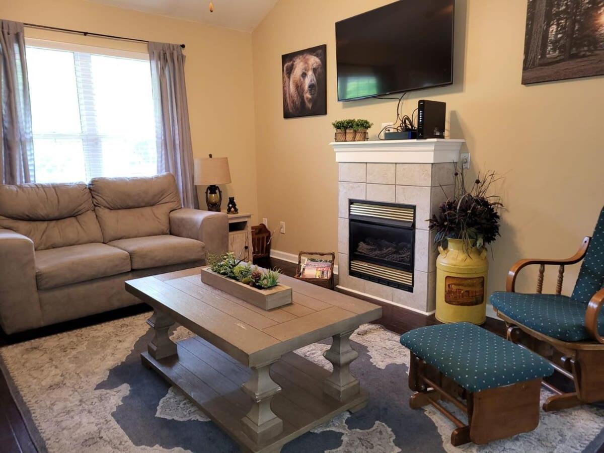 Cozy Pigeon Forge Home W Hot Tub Near River מראה חיצוני תמונה